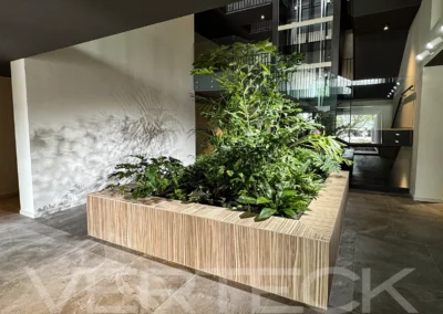 Hall di pregio: una fioriera monumentale