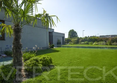 Villa moderna con giardino di pregio