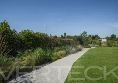 Villa moderna con giardino di pregio