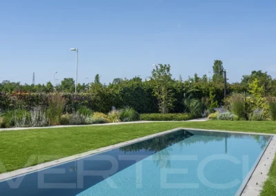 Villa moderna con giardino di pregio