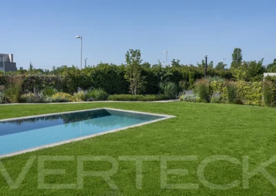 Villa moderna con giardino di pregio
