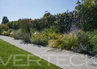 Villa moderna con giardino di pregio