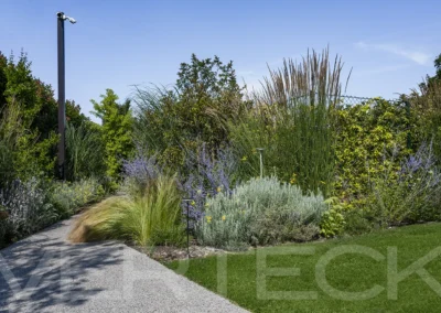 Villa moderna con giardino di pregio