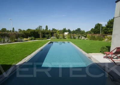 Villa moderna con giardino di pregio